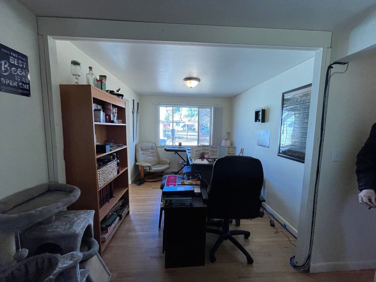 220 Bishop St - Photo 4 of 12