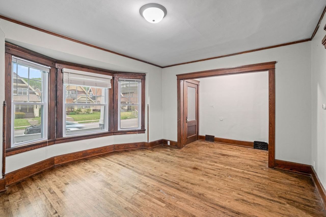 3028 N Oakland Ave - Photo 2 of 17