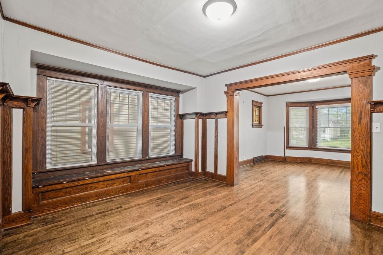 3028 N Oakland Ave - Photo 4 of 17