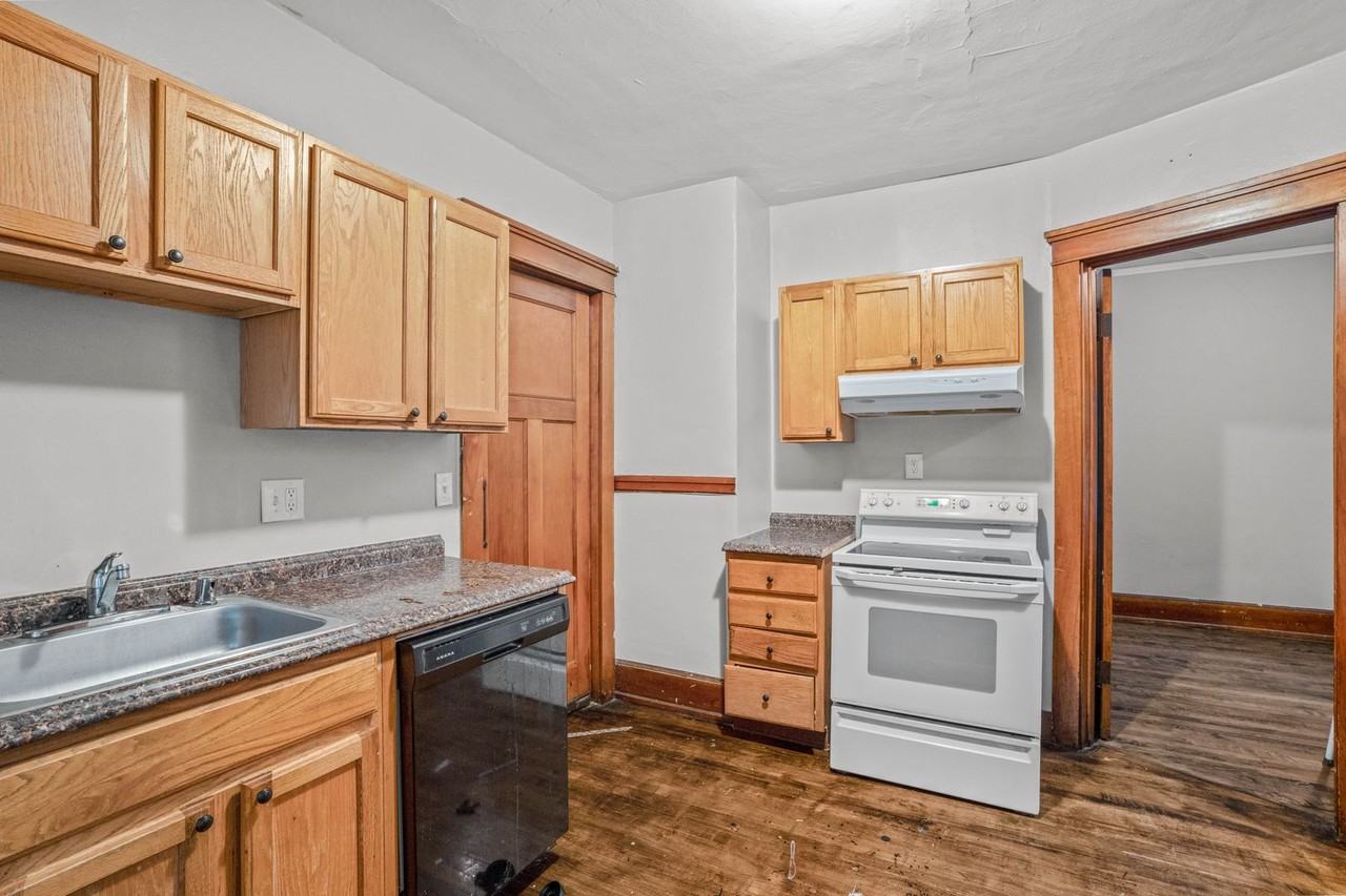 3028 N Oakland Ave - Photo 7 of 17