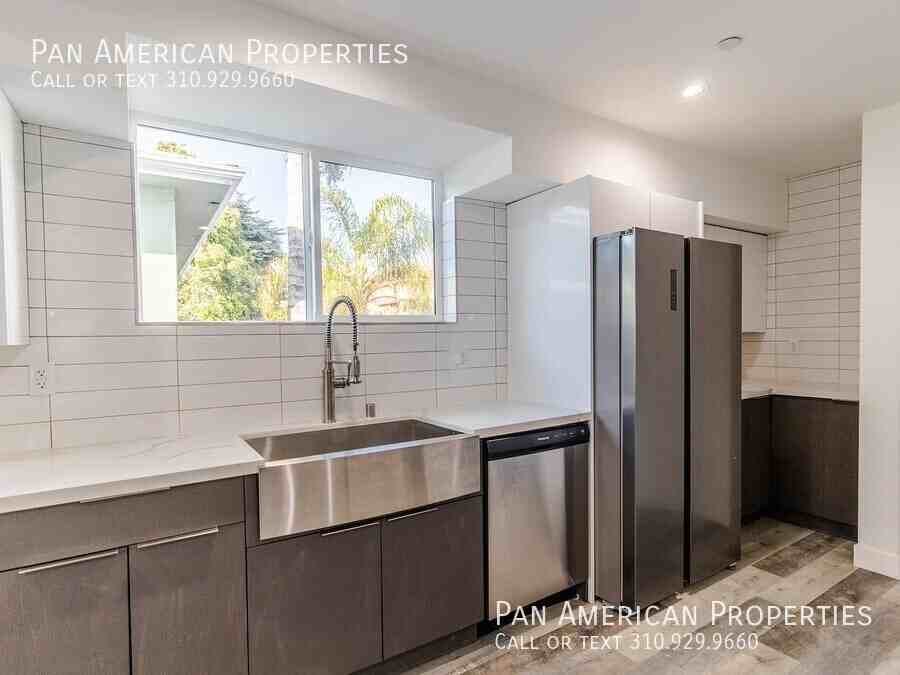 1309 1/2 N Orange Dr - Photo 2 of 17