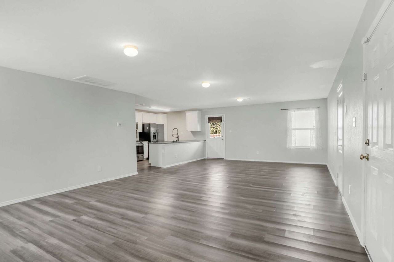 5950 Lady Ln - Photo 5 of 26