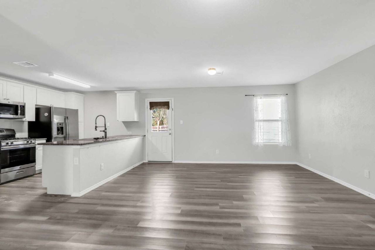 5950 Lady Ln - Photo 7 of 26