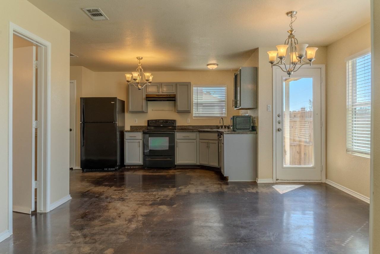 3402 Regency Ct - Photo 5 of 22