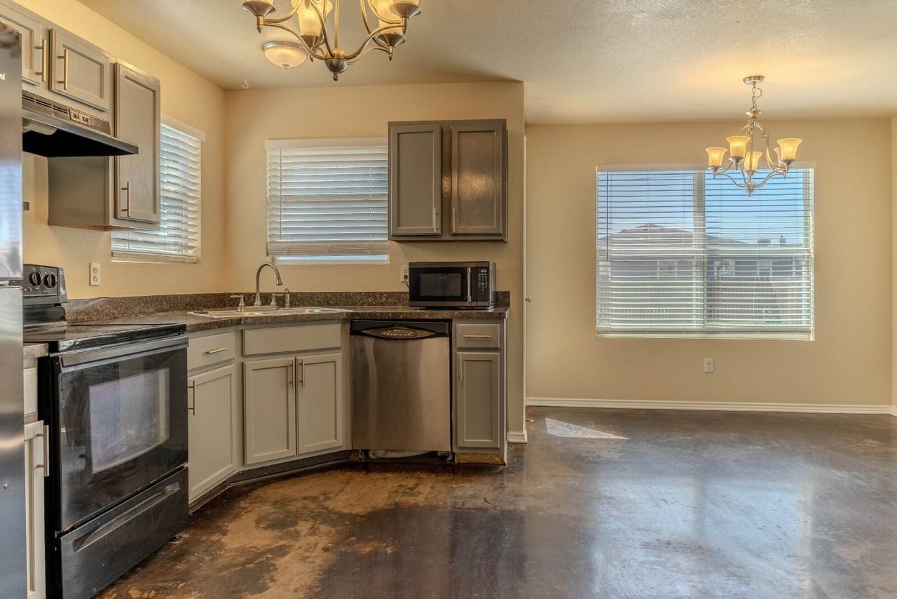 3402 Regency Ct - Photo 6 of 22