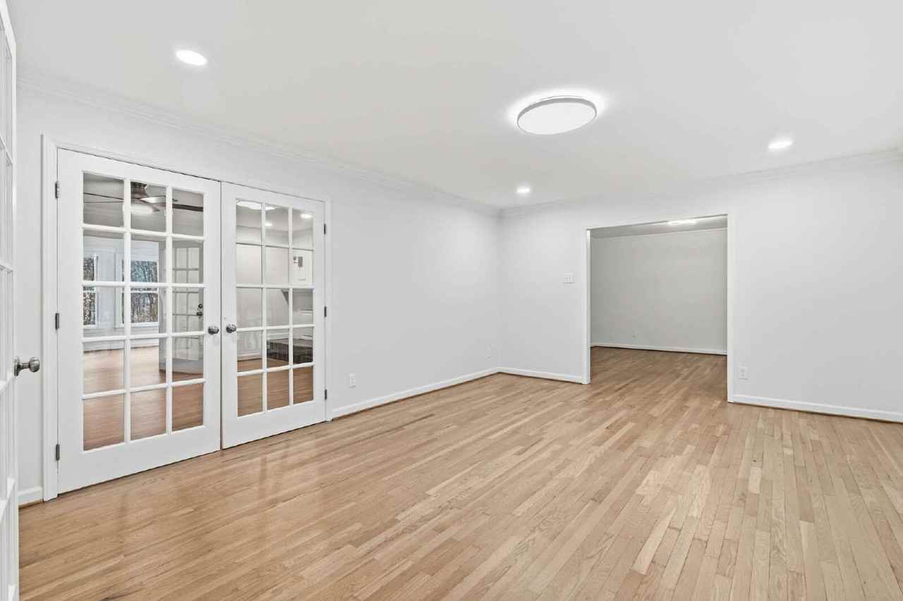 1504 Homestead Rd - Photo 5 of 39