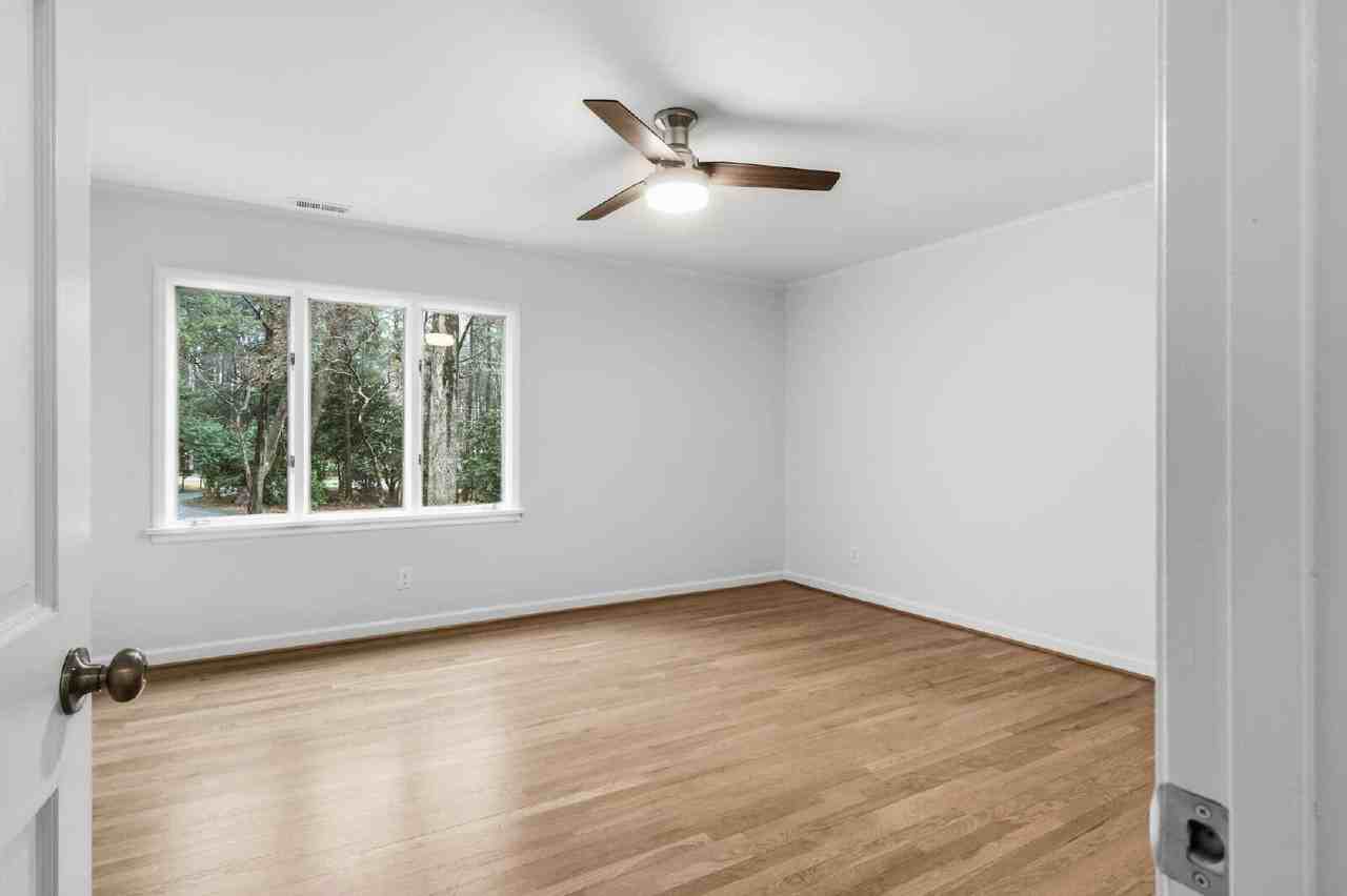 1504 Homestead Rd - Photo 7 of 39