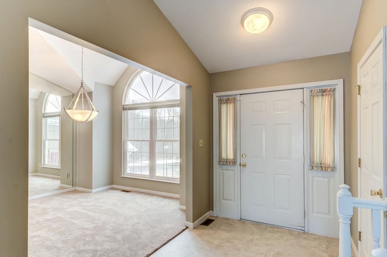 579 Elm Crossing Ct - Photo 5 of 37