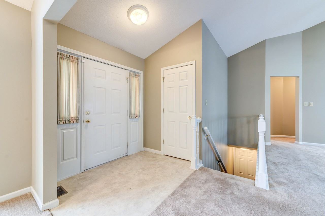 579 Elm Crossing Ct - Photo 6 of 37