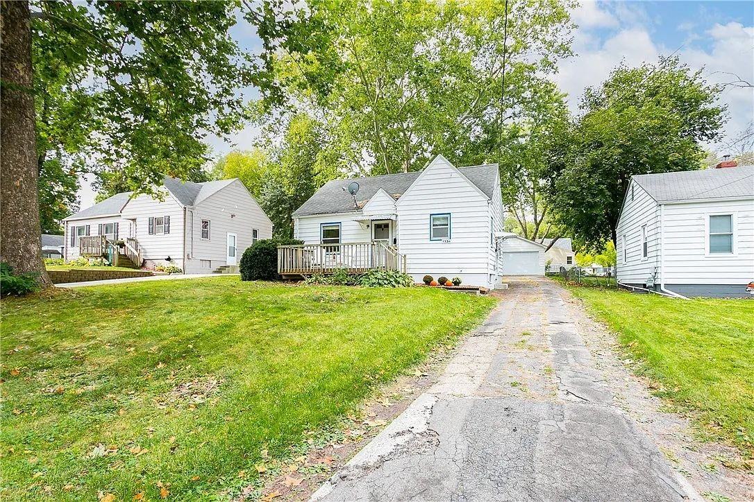 1734 45th St - Photo 6 of 14