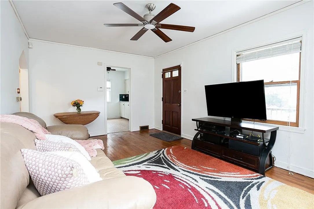 1734 45th St - Photo 7 of 14