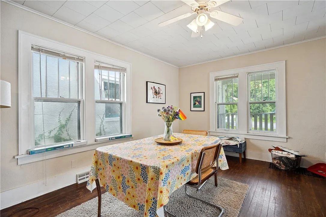 1020 28th St - Photo 4 of 17