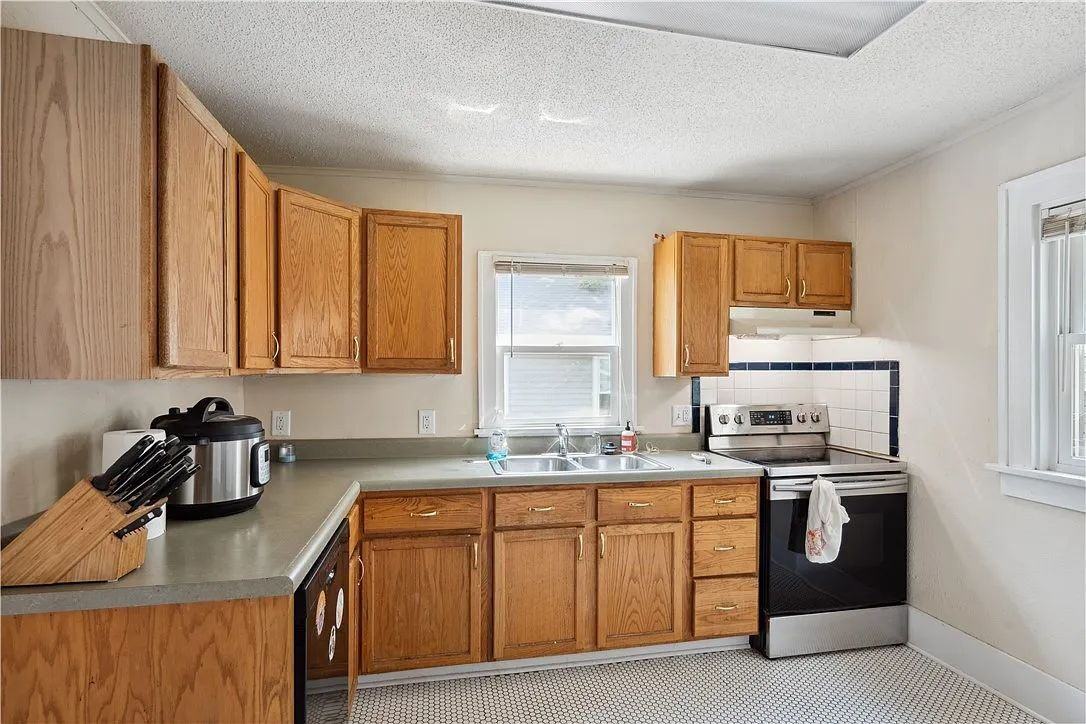 1020 28th St - Photo 6 of 17