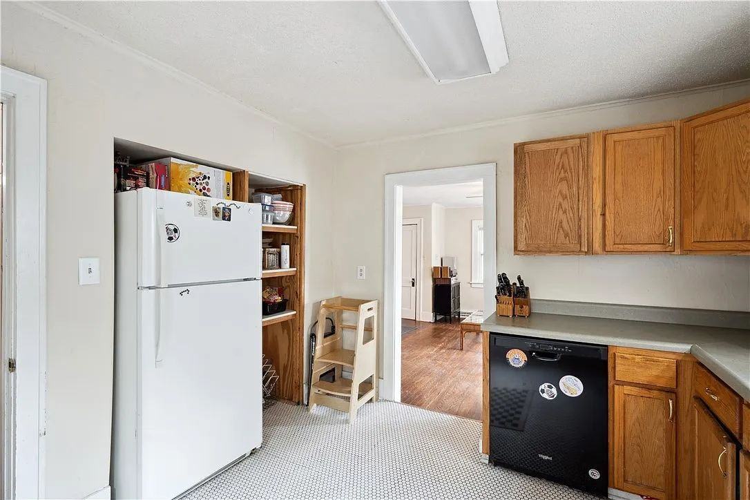 1020 28th St - Photo 7 of 17