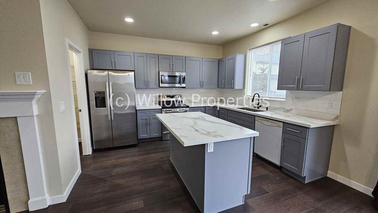 6753 Park St E - Photo 4 of 11