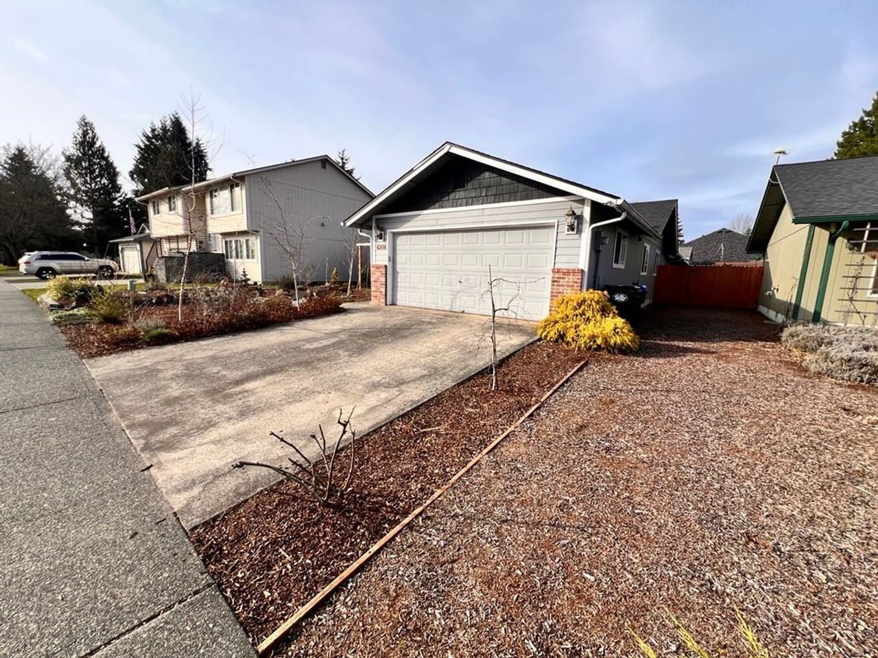 6214 57th Ave Se - Photo 2 of 26