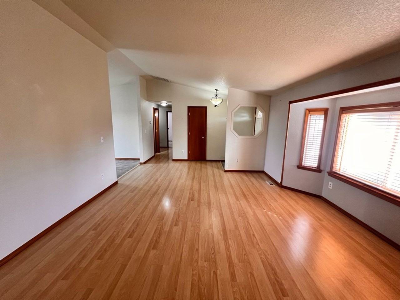 6214 57th Ave Se - Photo 4 of 26