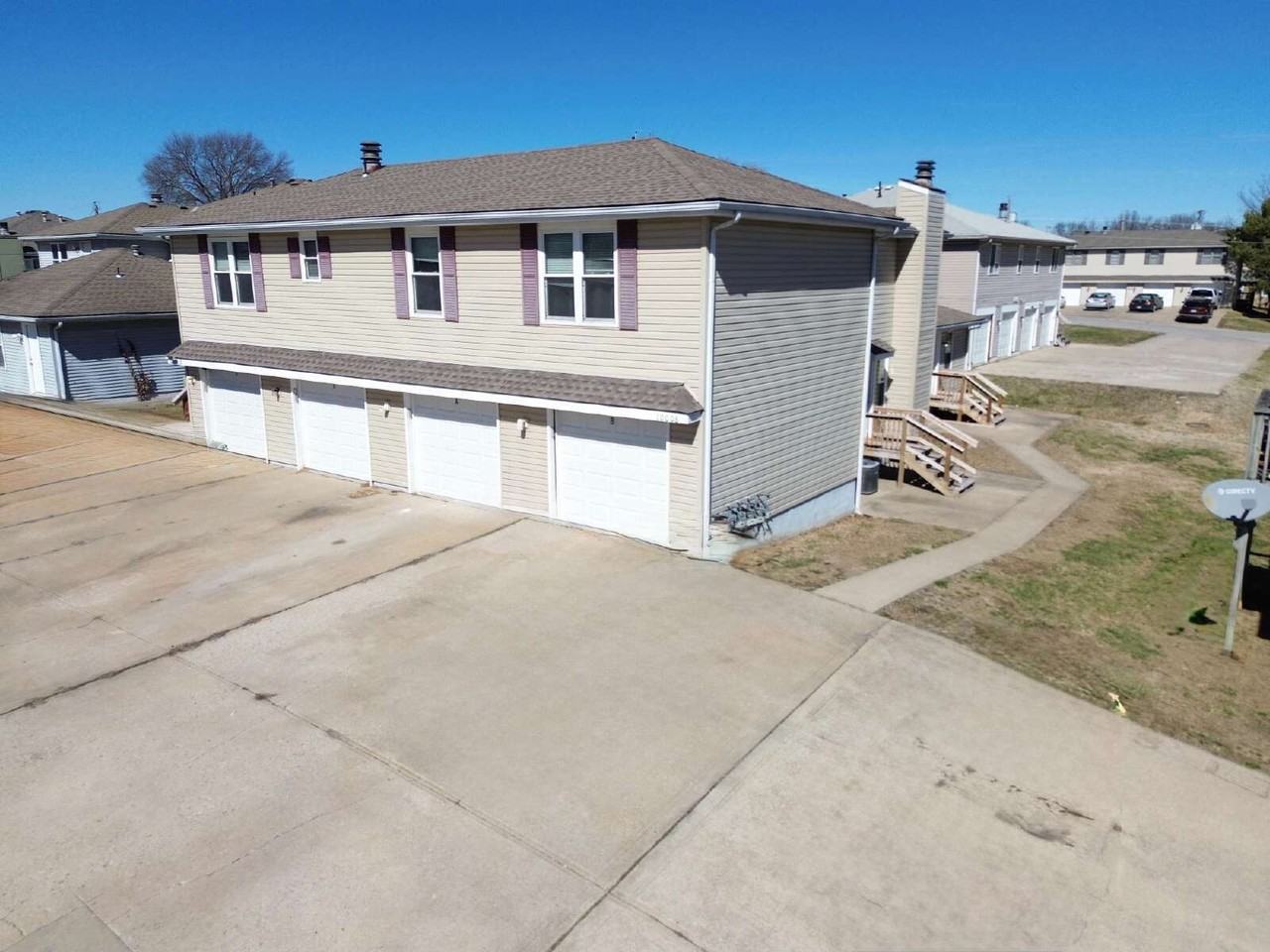 10008 Nw Player Dr Apt A - Photo 3 of 16