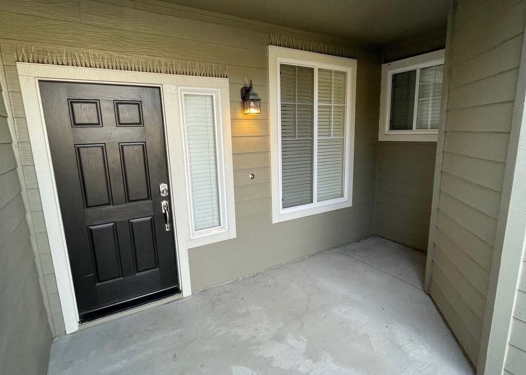 600 Orange Ct - Photo 3 of 19