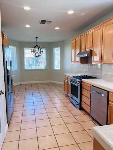 600 Orange Ct - Photo 6 of 19