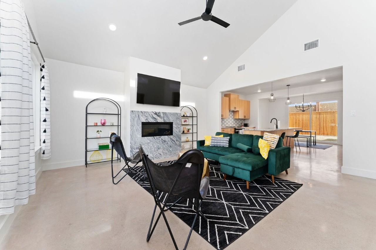 4513 22nd Pl - Photo 3 of 29