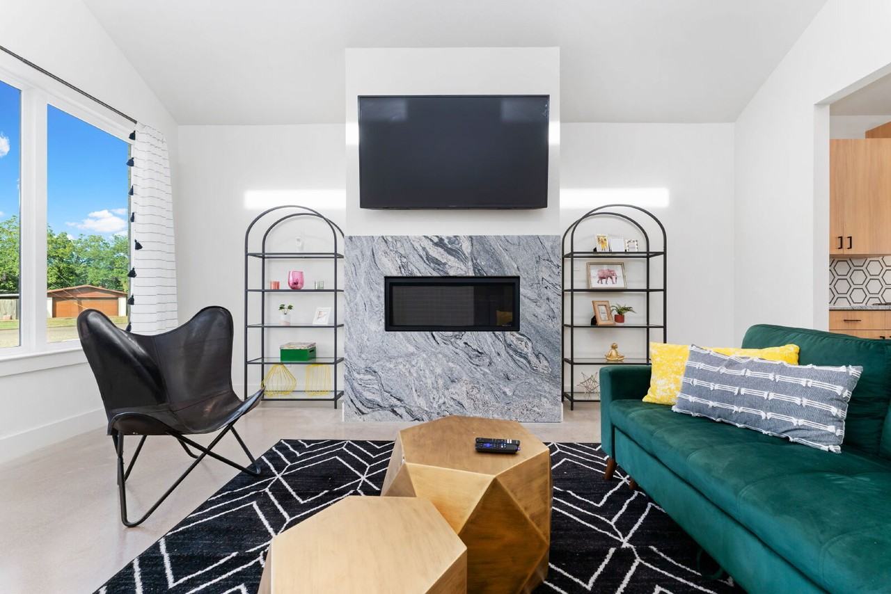 4513 22nd Pl - Photo 4 of 29