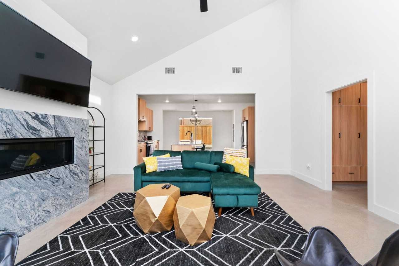 4513 22nd Pl - Photo 6 of 29