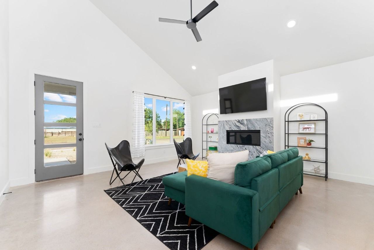 4513 22nd Pl - Photo 7 of 29