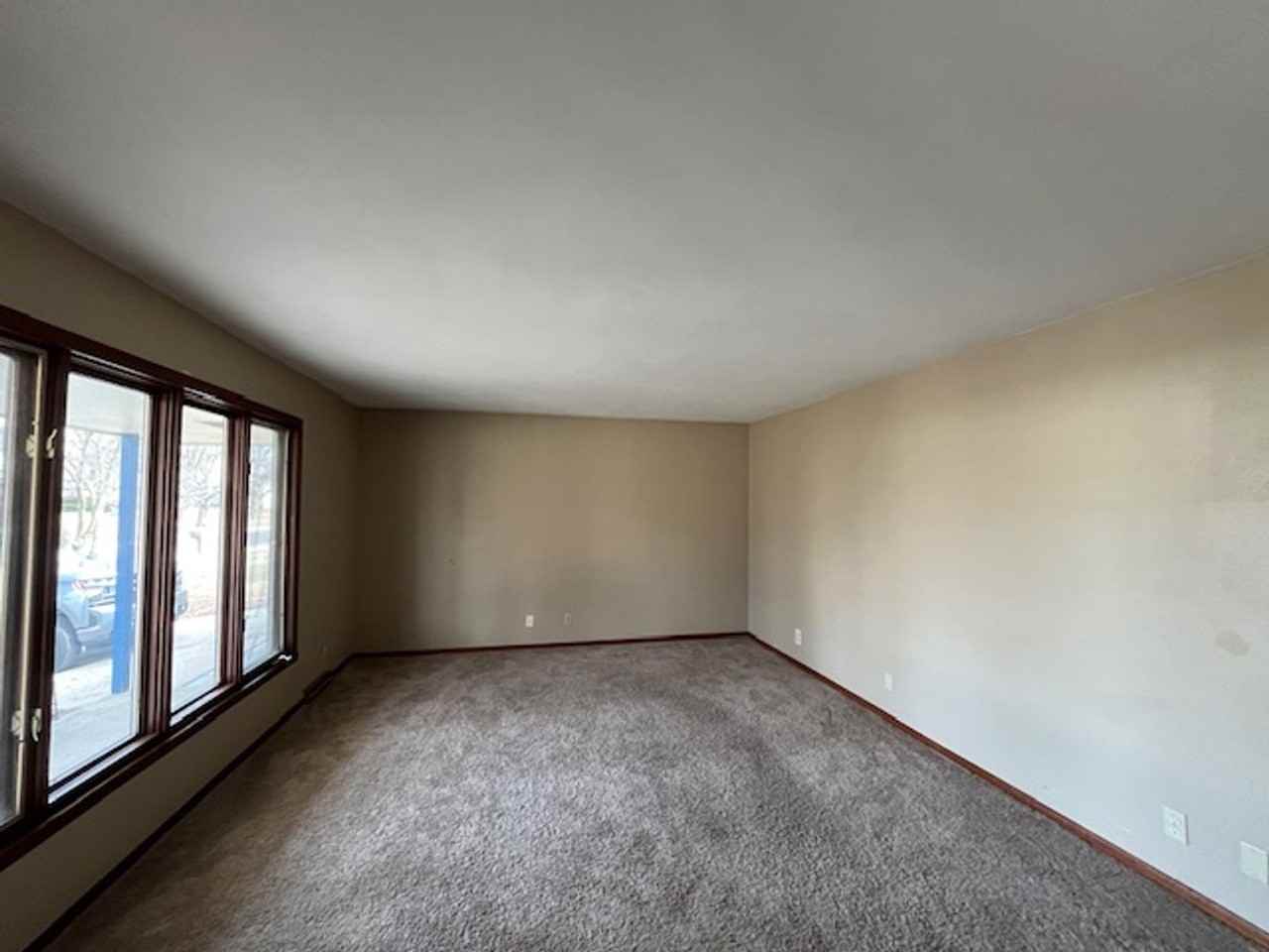 3824 Skyview Dr - Photo 2 of 13