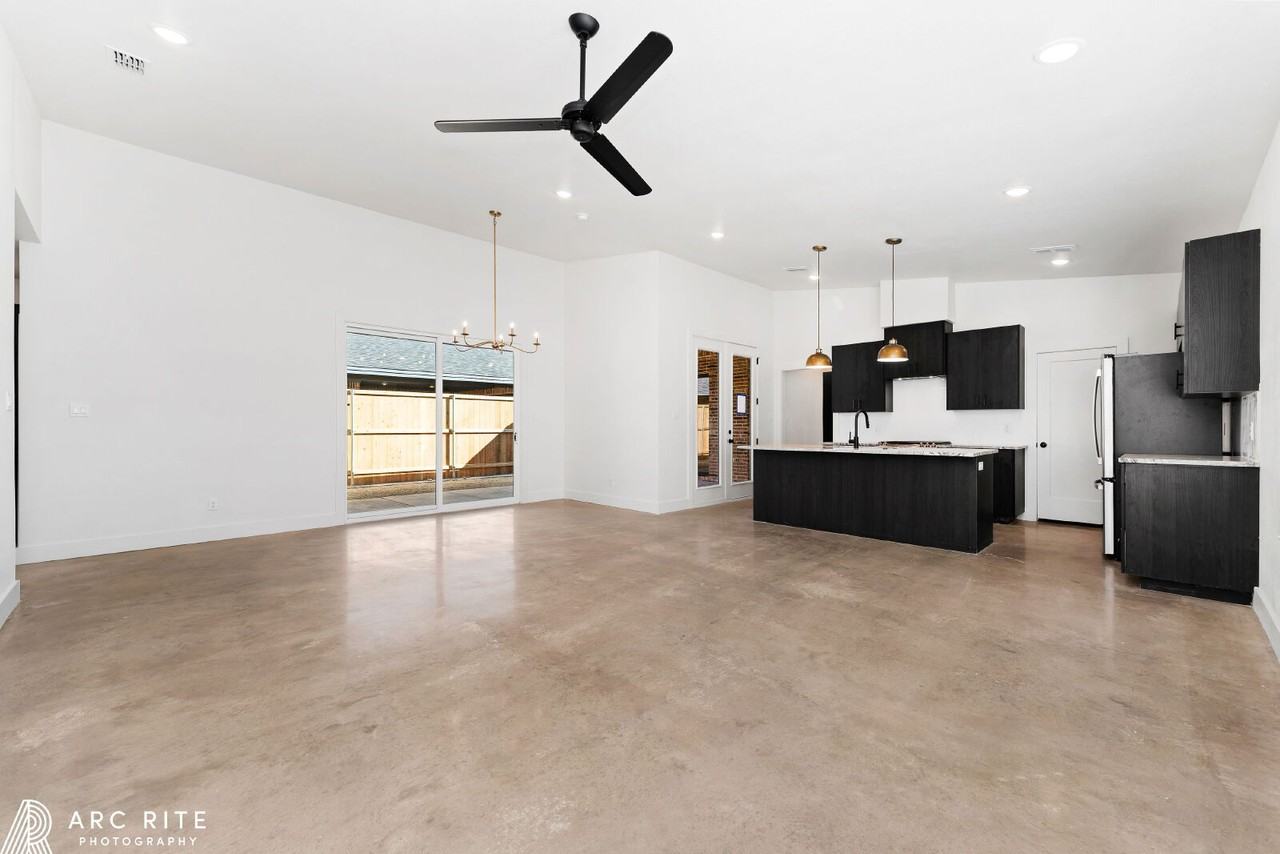 4527 22nd Pl - Photo 3 of 30