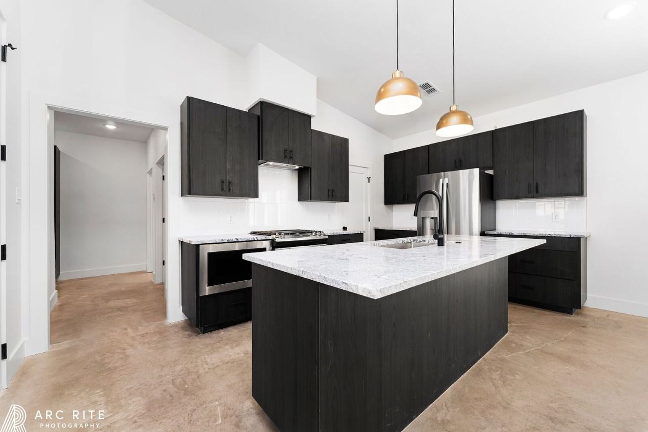 4527 22nd Pl - Photo 4 of 30