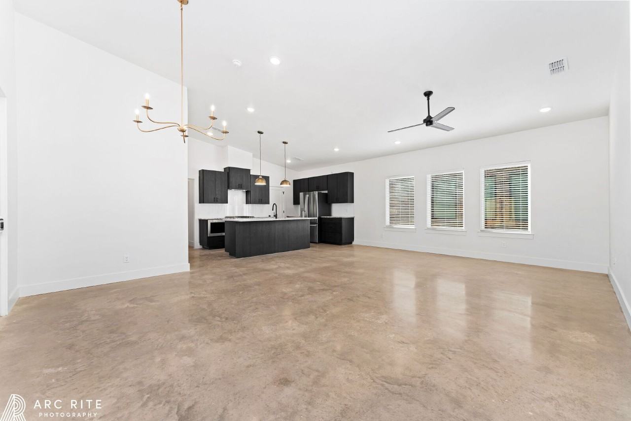 4527 22nd Pl - Photo 5 of 30