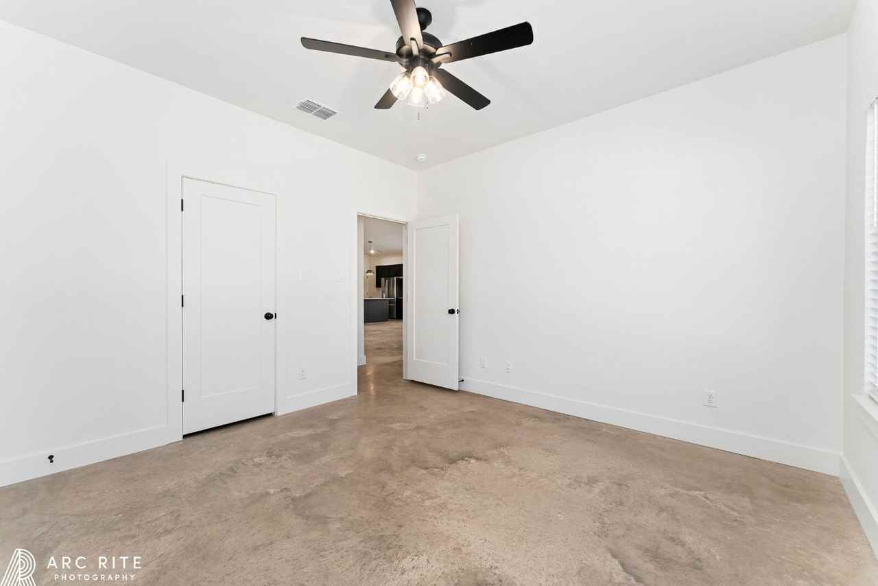 4527 22nd Pl - Photo 7 of 30