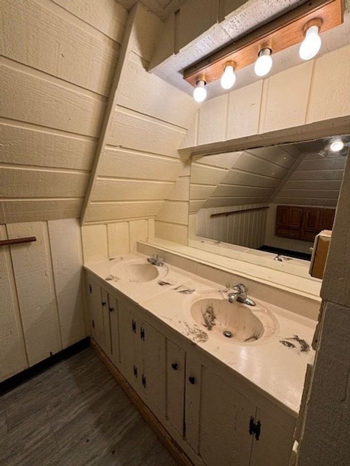 702 W Green St - Photo 6 of 14