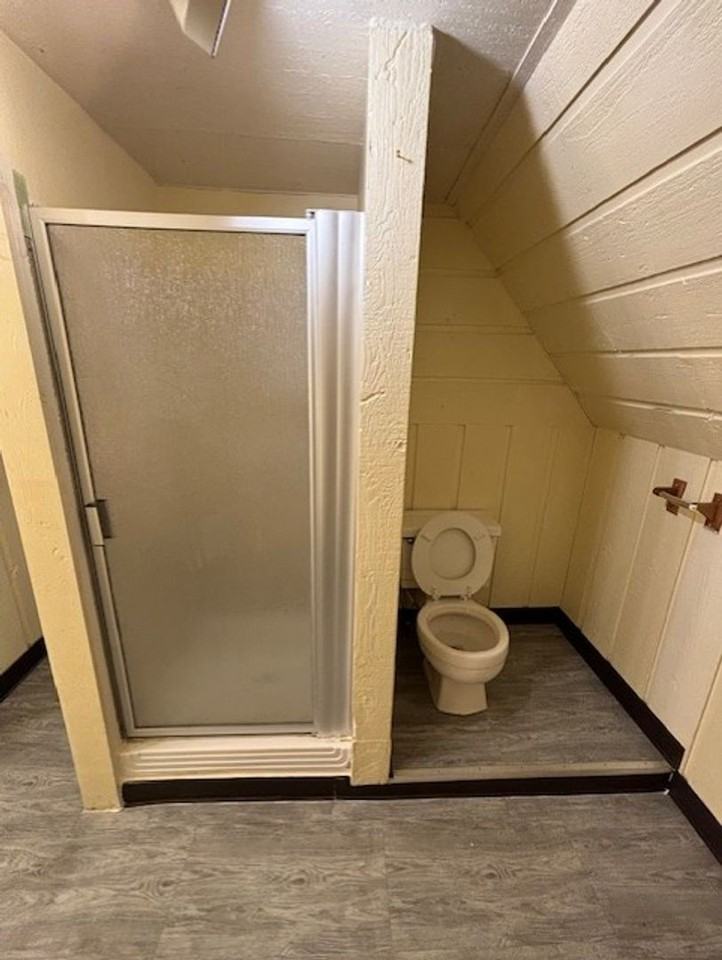 702 W Green St - Photo 7 of 14