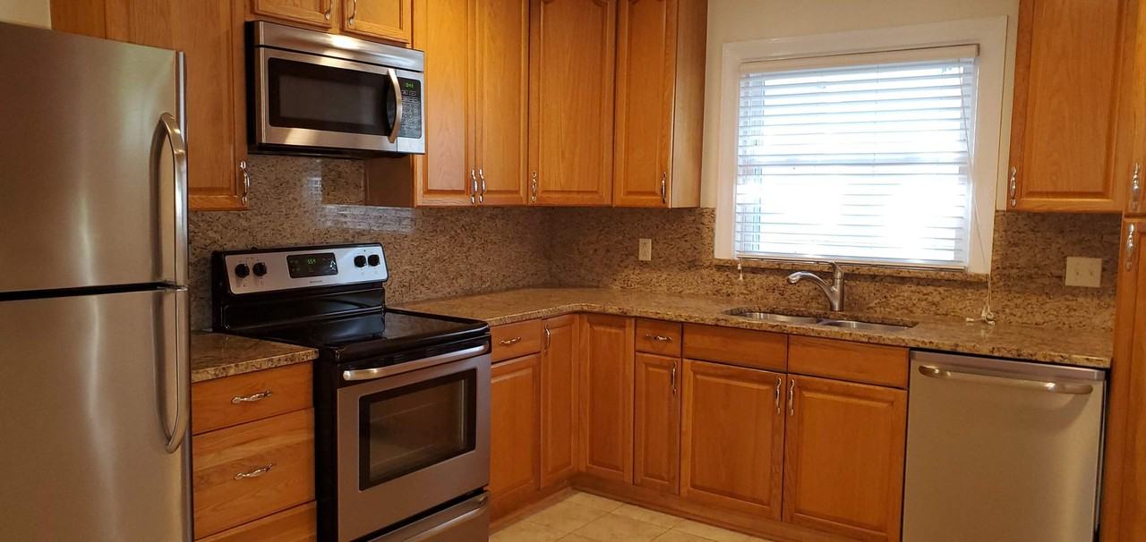 2019 Kenilworth Ave - Photo 3 of 9