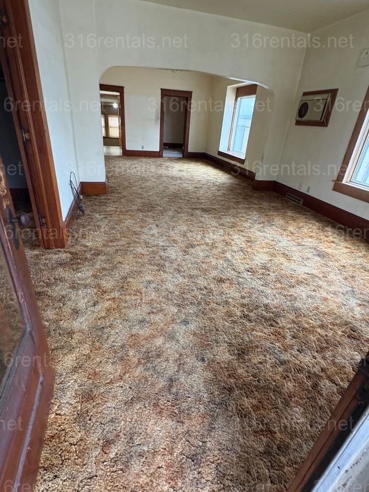 404 E 9th St - Photo 2 of 14