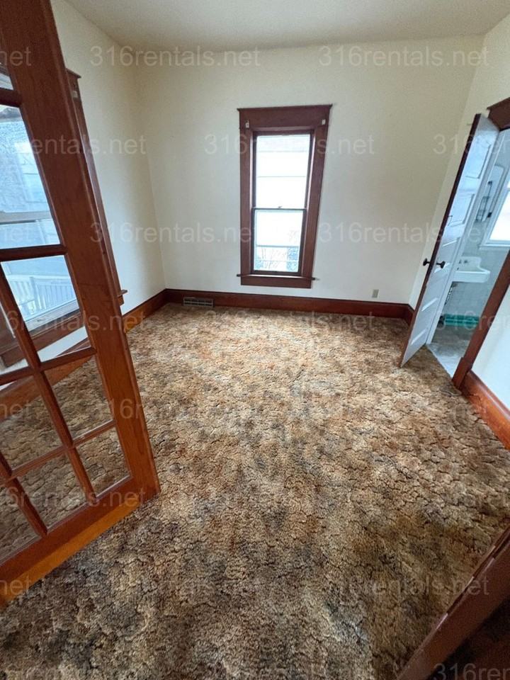 404 E 9th St - Photo 4 of 14