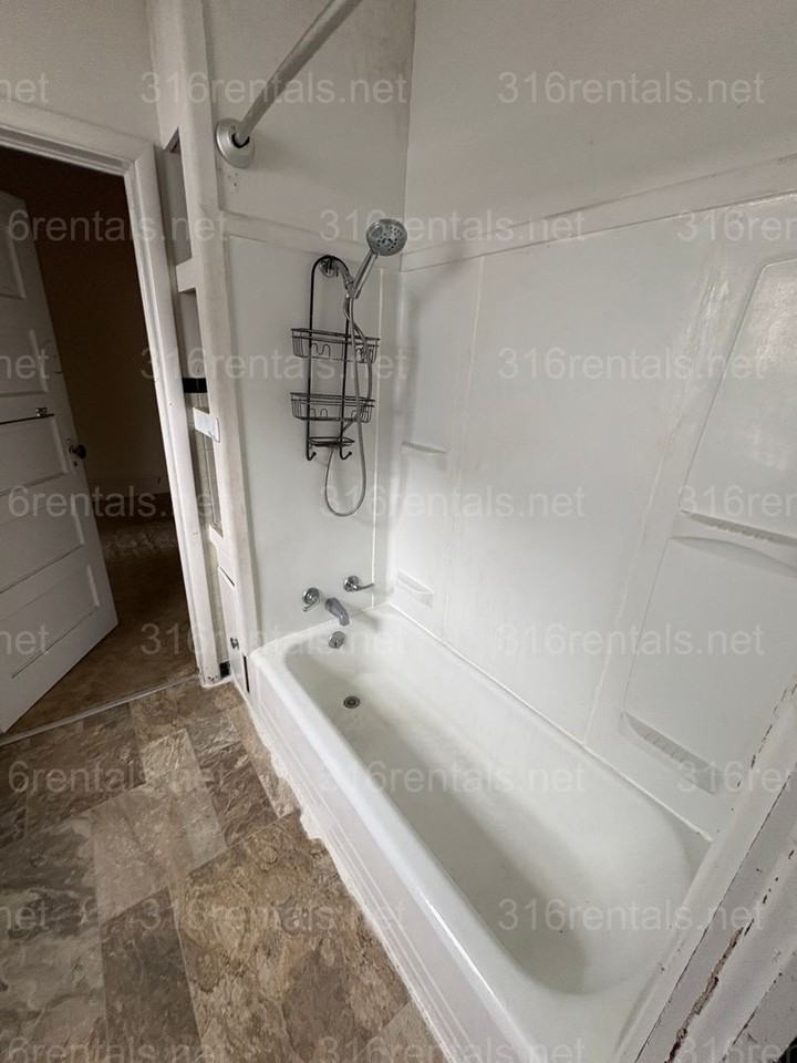 404 E 9th St - Photo 5 of 14