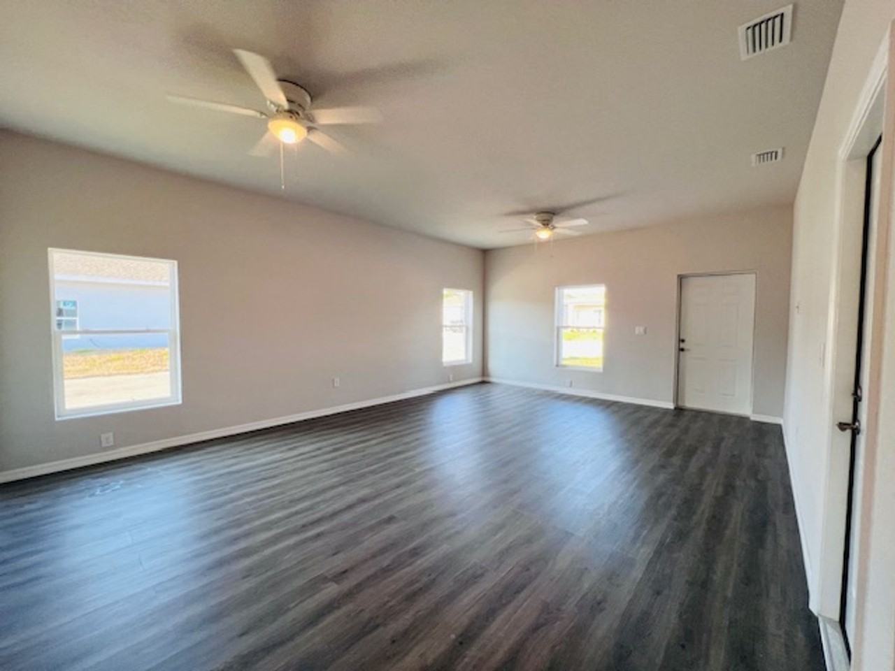 1487 Las Villas Blvd - Photo 2 of 28