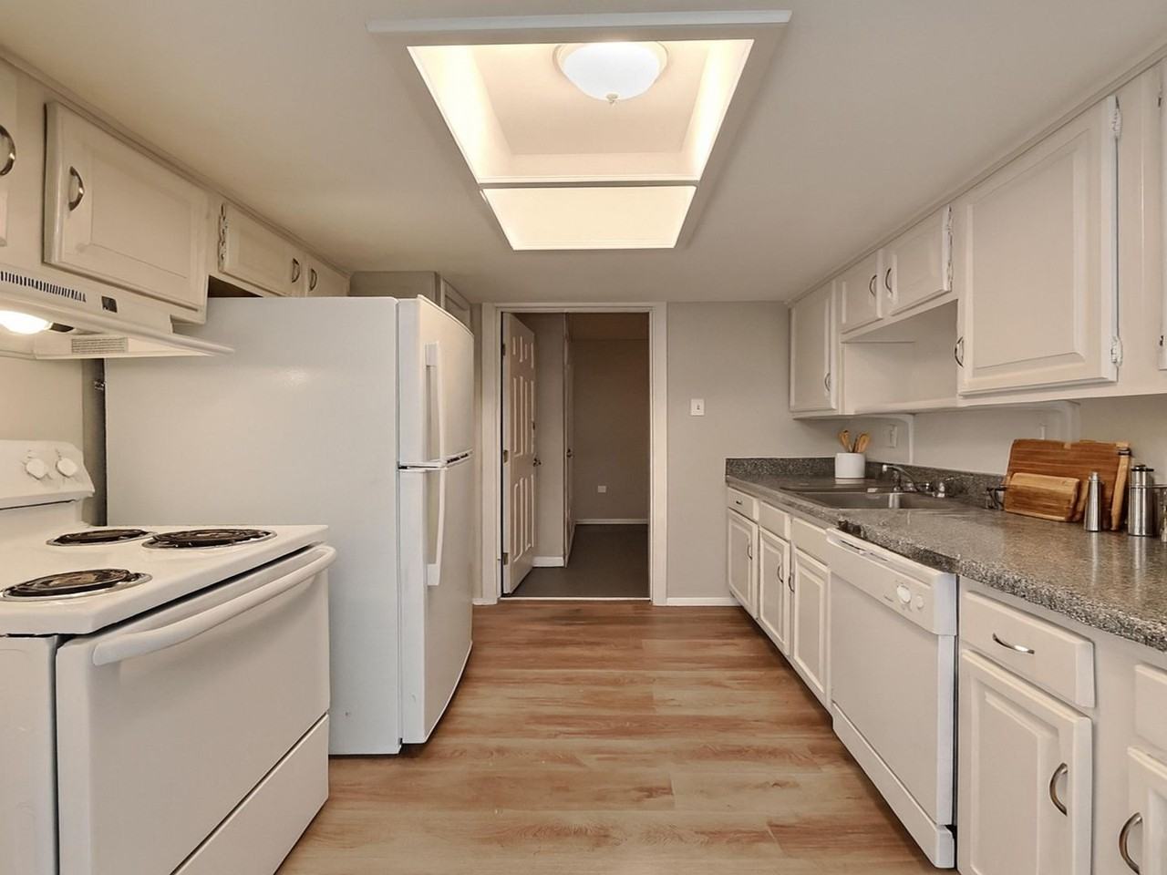 2225 Janice St - Photo 3 of 25