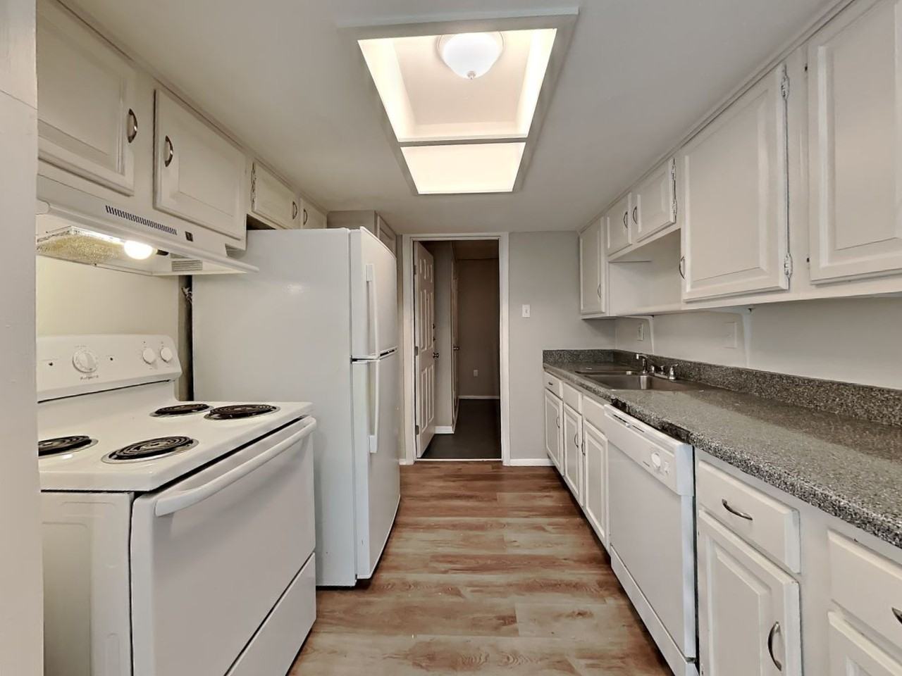 2225 Janice St - Photo 4 of 25