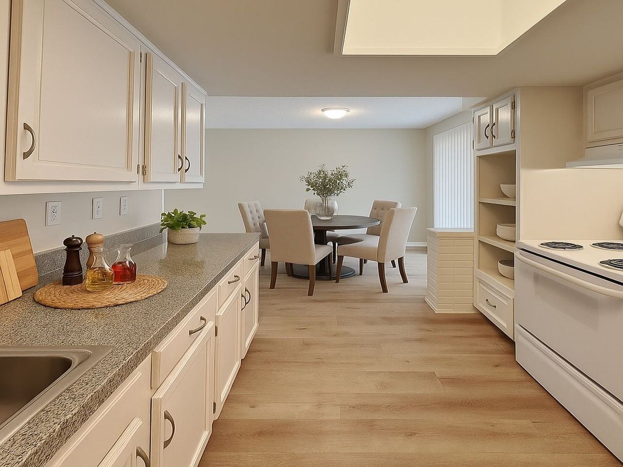 2225 Janice St - Photo 5 of 25