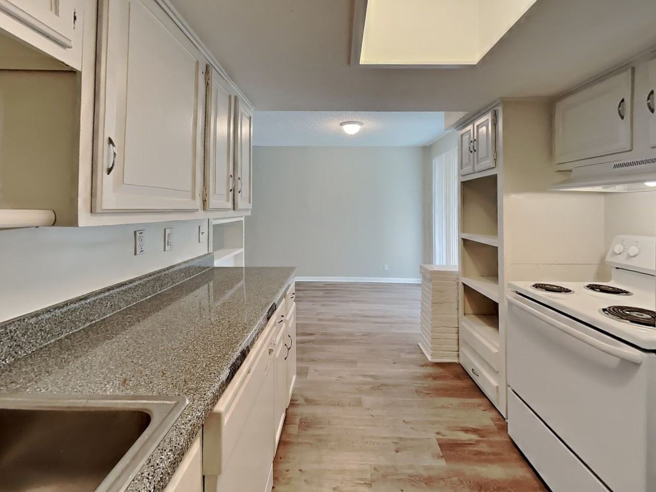 2225 Janice St - Photo 6 of 25