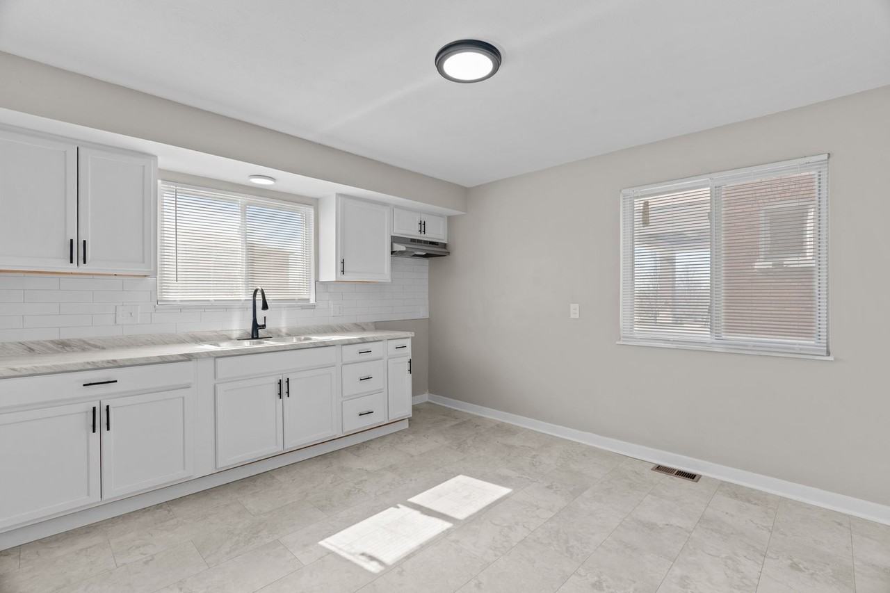 5531 Maple Ave - Photo 6 of 20