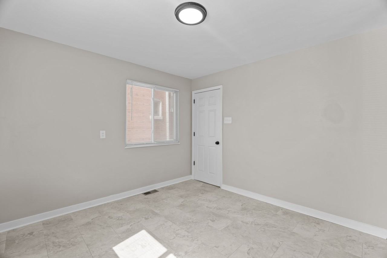 5531 Maple Ave - Photo 7 of 20