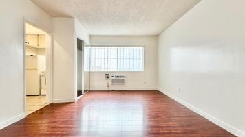 featured image of 917 S Kenmore Ave