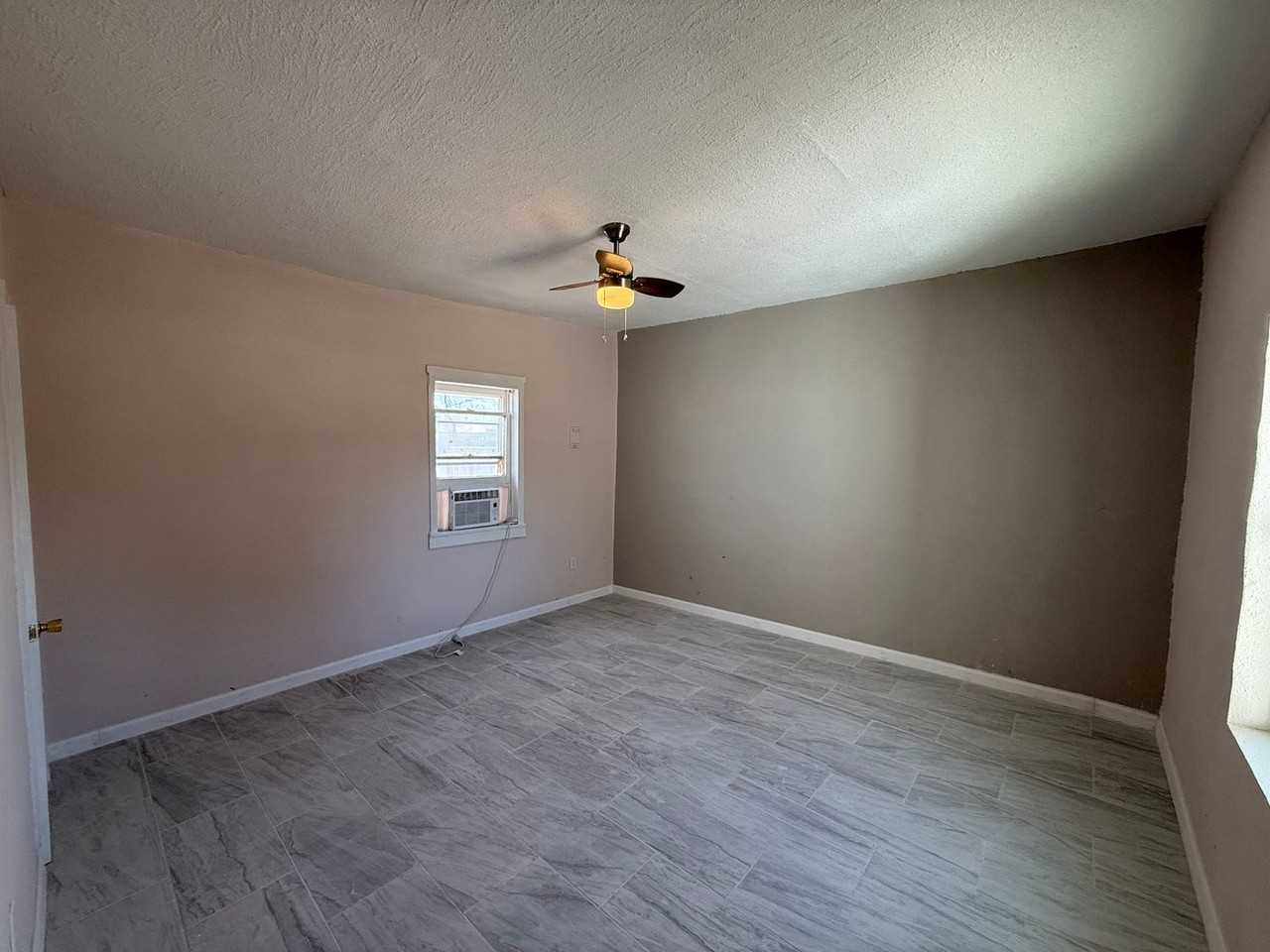 1321 Ross St - Photo 6 of 15