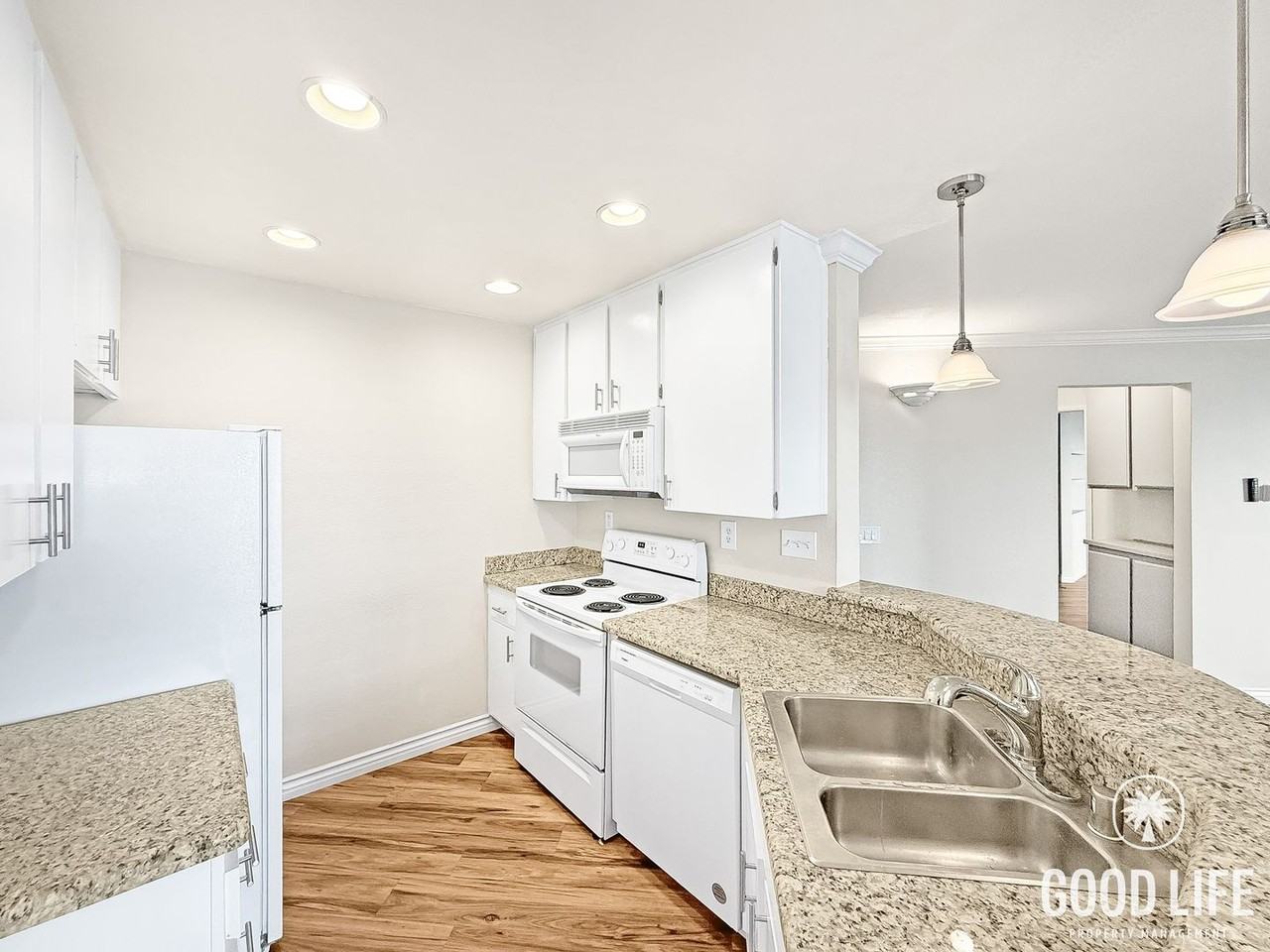 9721 Mesa Springs Way - Photo 4 of 15