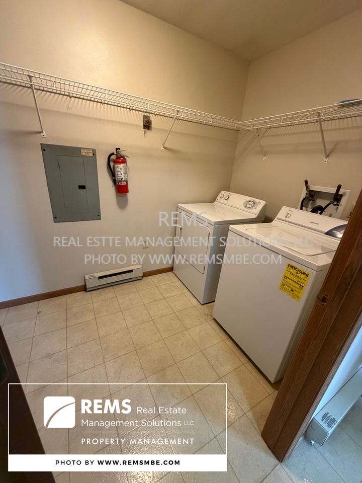 703 4th St - Photo 3 of 5